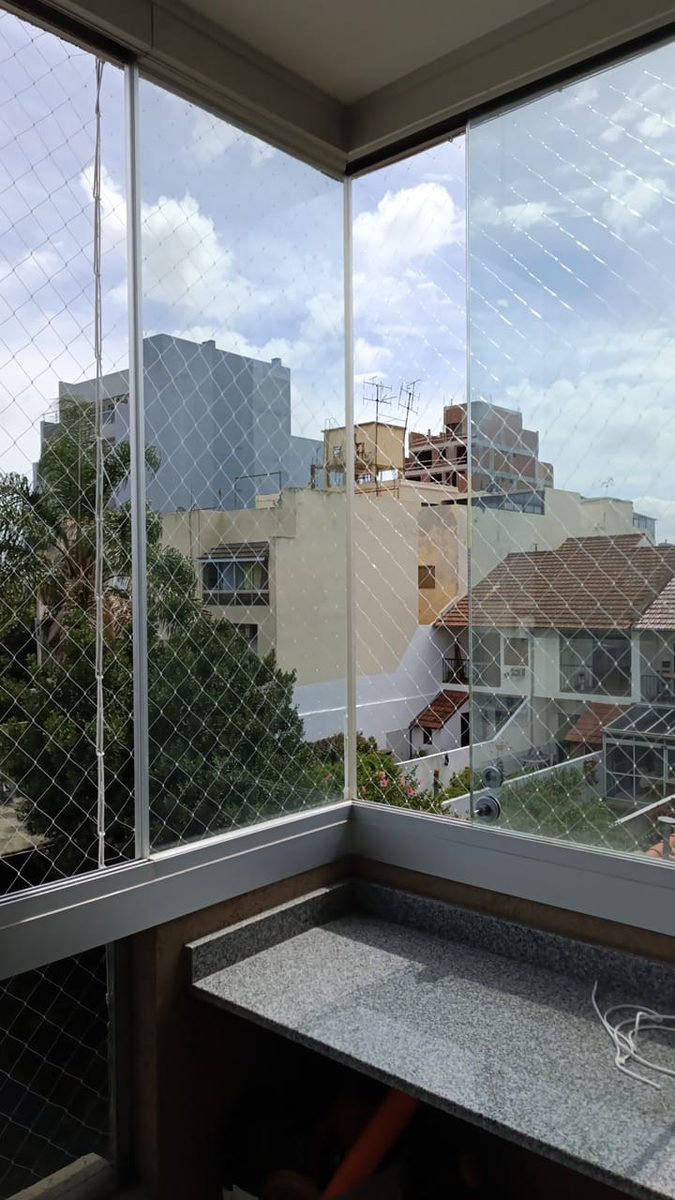 Red de seguridad en ventana en Tucumán, NOA